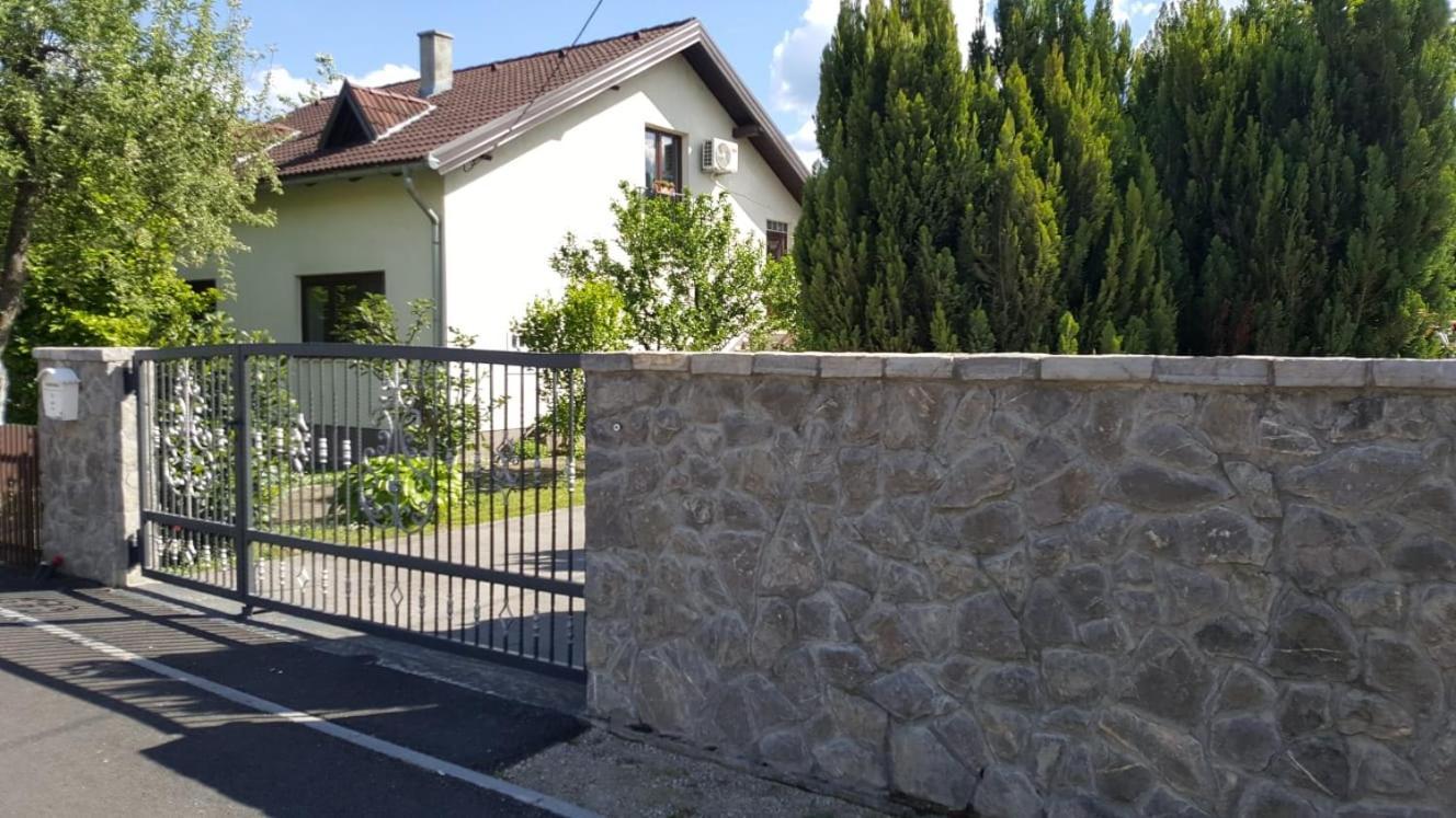 Bihać Apartman "Em" מראה חיצוני תמונה